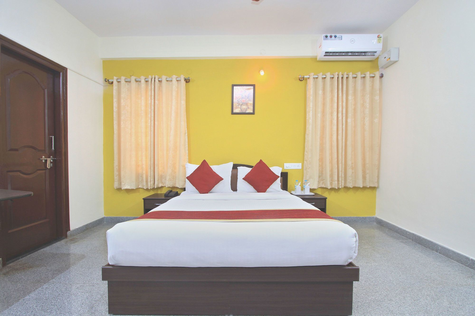 The Banjaara Suites Bangalore Exterior photo